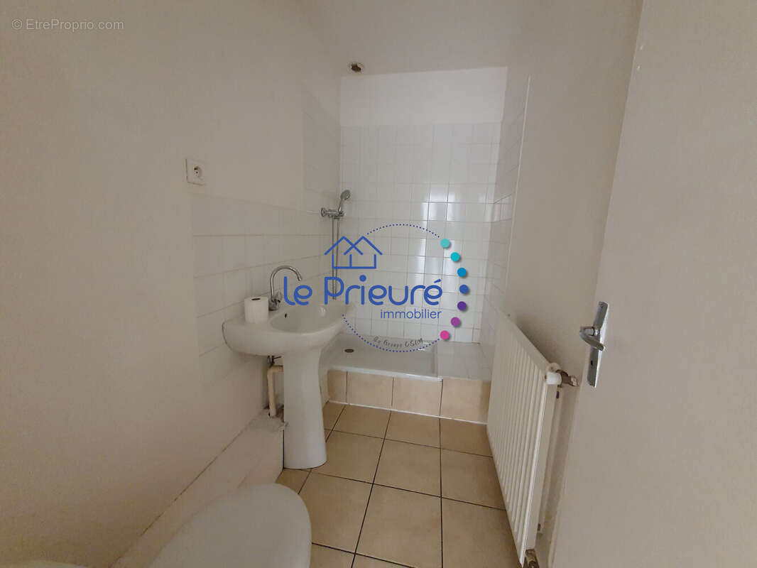 Appartement 684 m² à Roanne  - photo 6