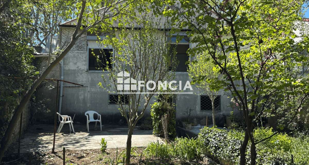 Montpellier Arceaux — Maison de caractère 90 m², jardin arboré, garage et vrai projet de vie à bâtir - photo 9