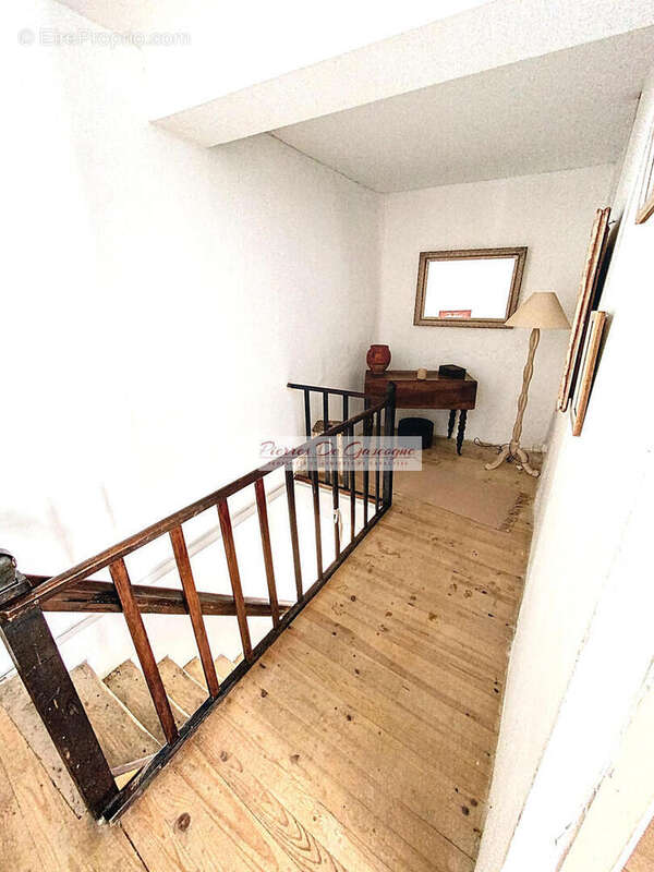 Maison à VIC-FEZENSAC