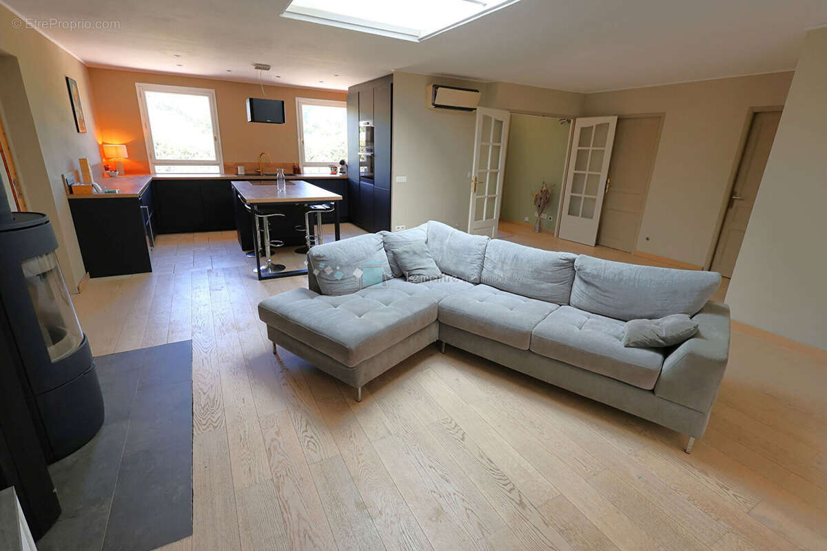 Maison à SAINT-CEZAIRE-SUR-SIAGNE