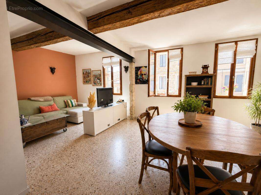 Appartement à SAINT-LAURENT-D'AIGOUZE