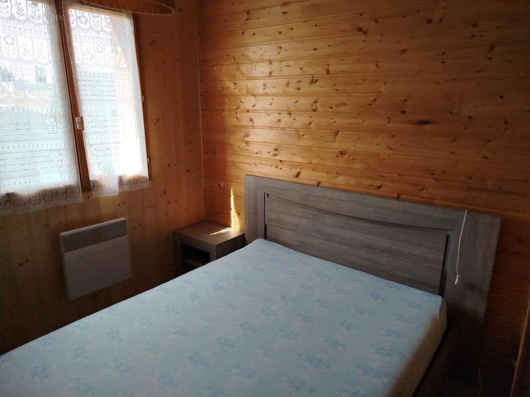 Maison à SAINT-GENES-CHAMPESPE