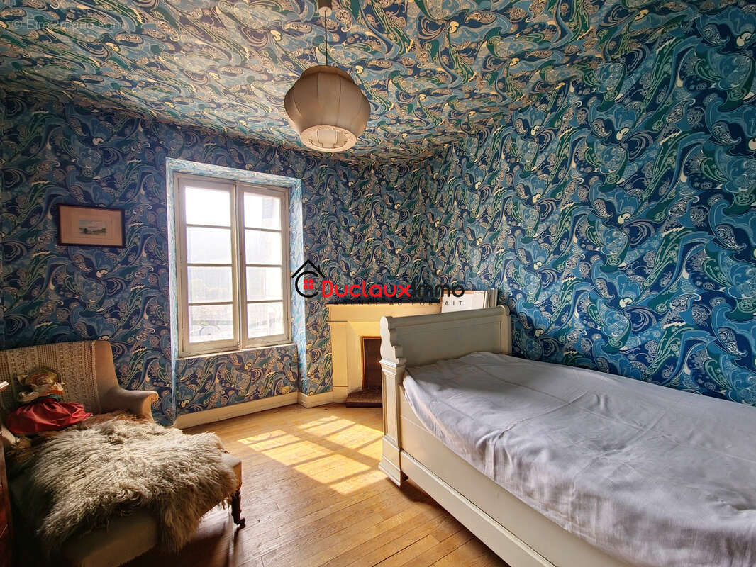 Appartement à VIC-SUR-CERE