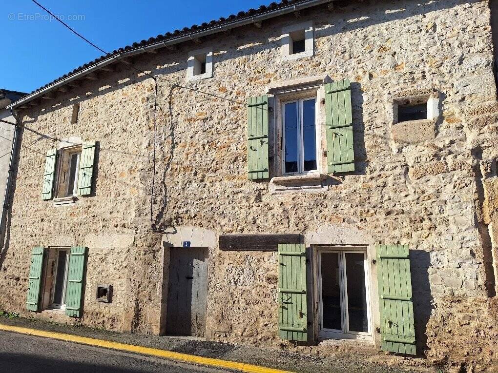 Maison à CHASSENEUIL-SUR-BONNIEURE