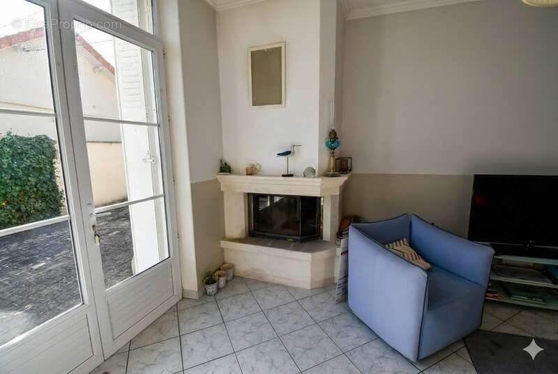 Maison de ville à vendre 6 pièces  (167 m2) 4 chambres, 2 s d'eau, 2 WC. 1 Garage et un jardin - photo 10