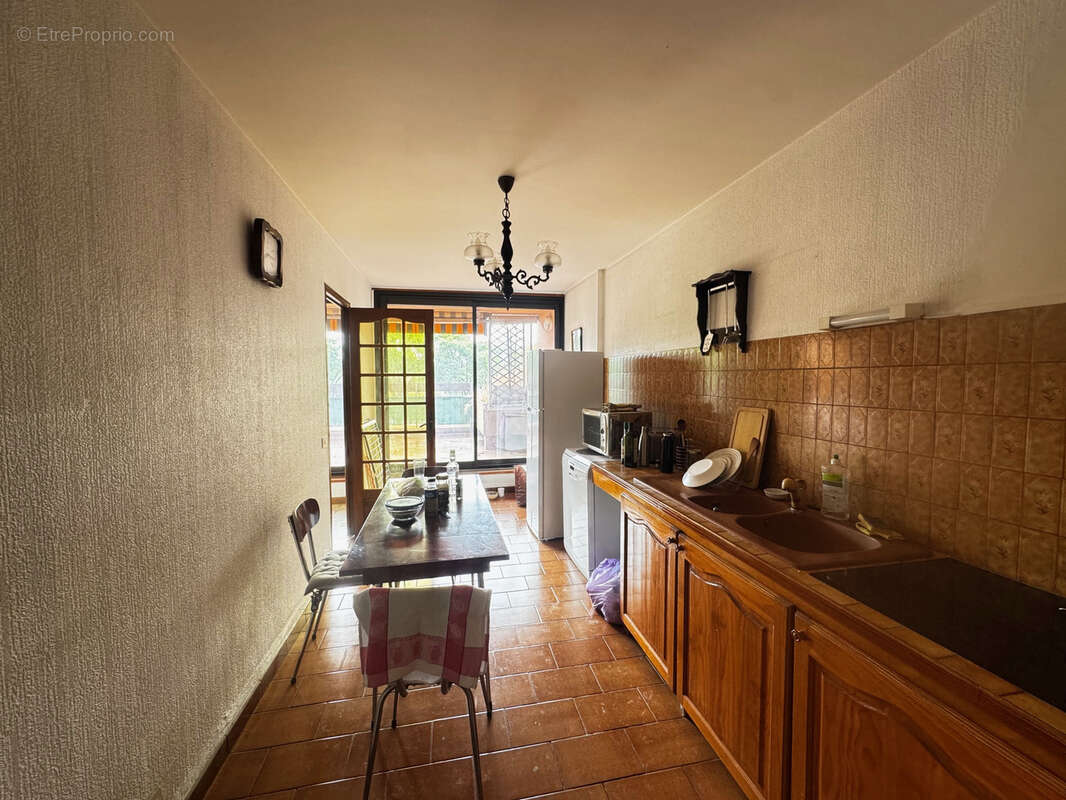 A vendre type 4  94m2 ascenseur terrasse et garage - photo 8
