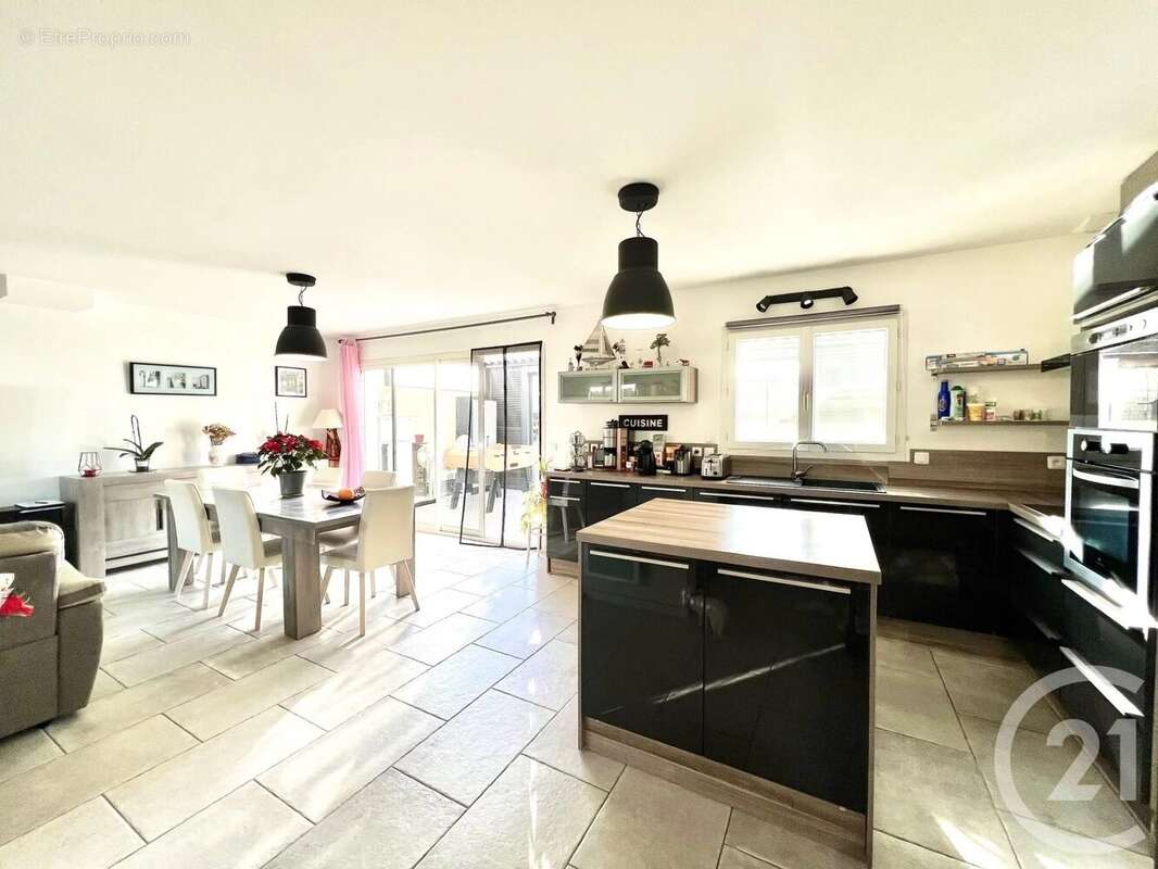 Maison à LA LONDE-LES-MAURES