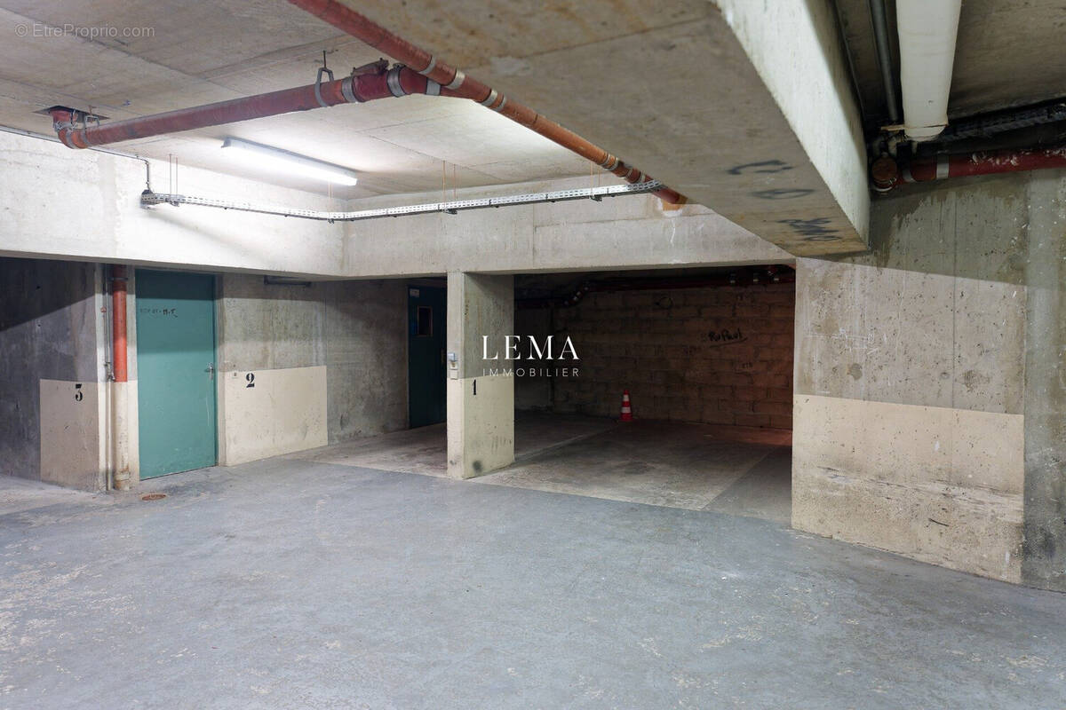 Parking à NEUILLY-SUR-SEINE