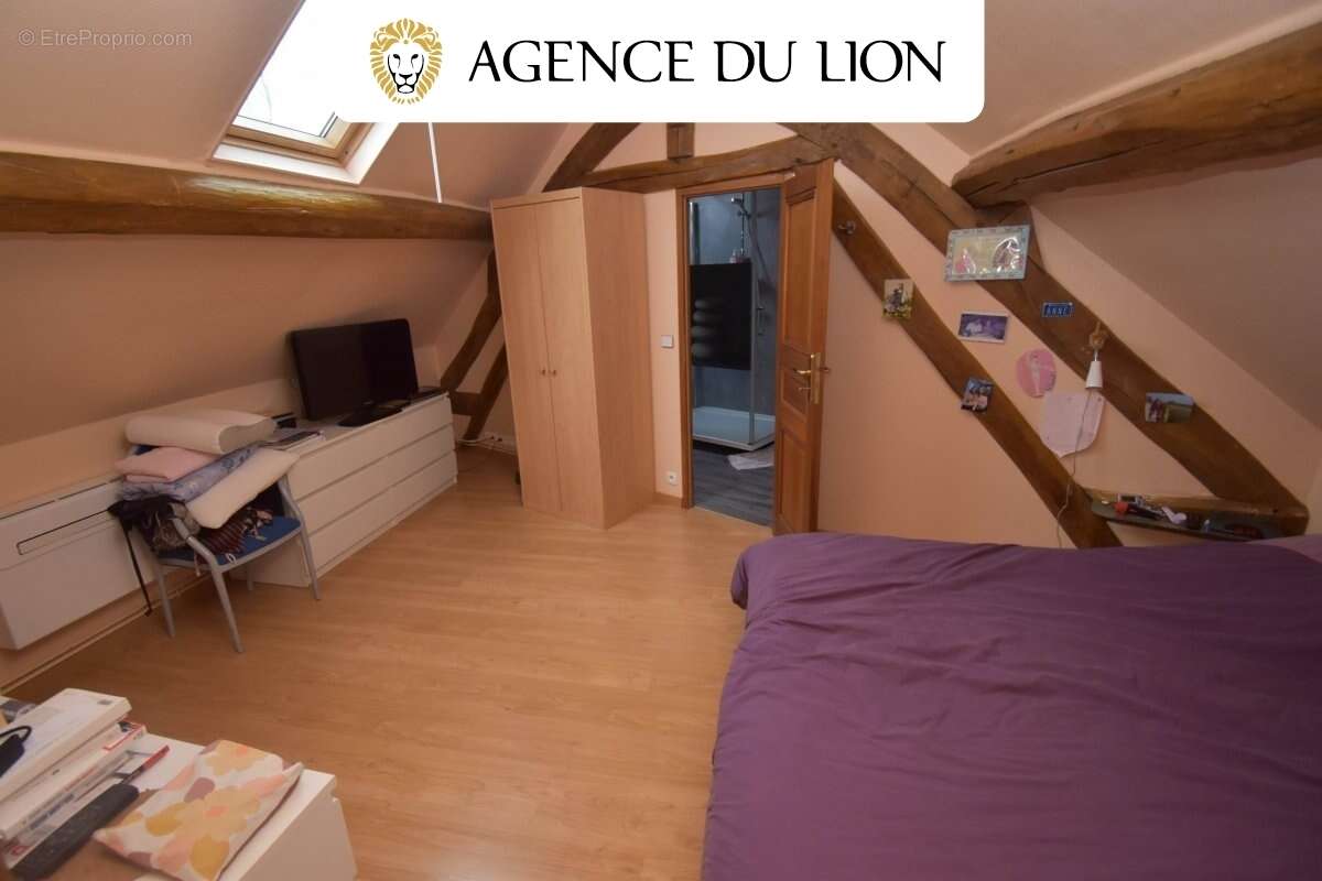 Maison à CHERISY