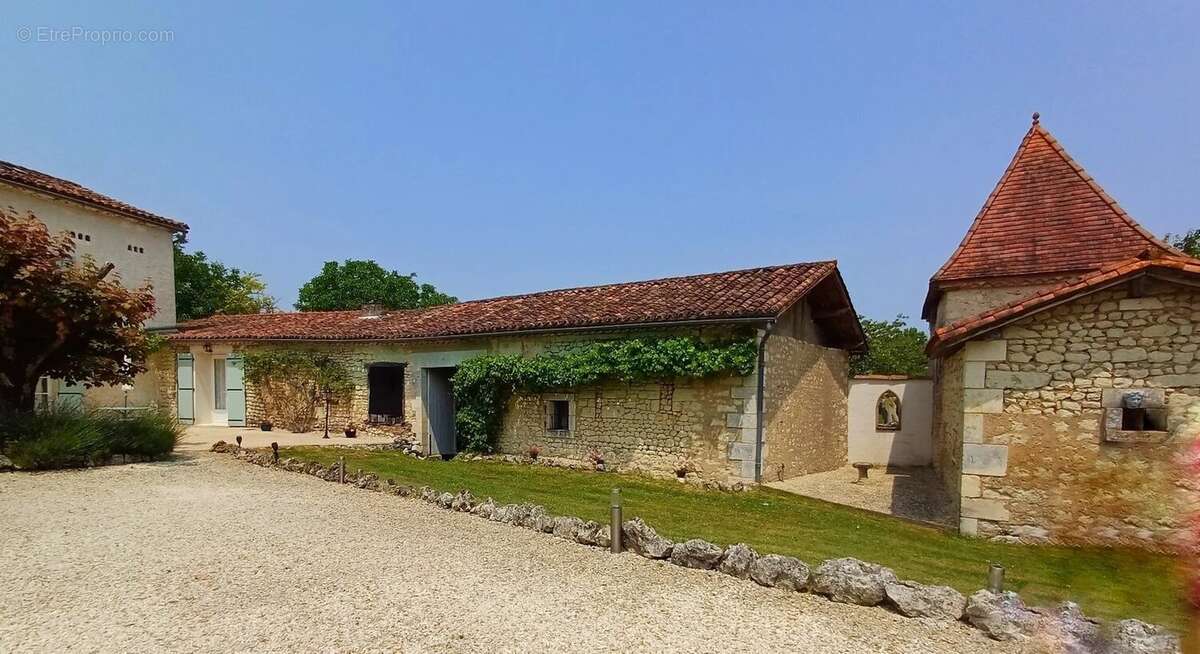 Maison à AUBETERRE-SUR-DRONNE
