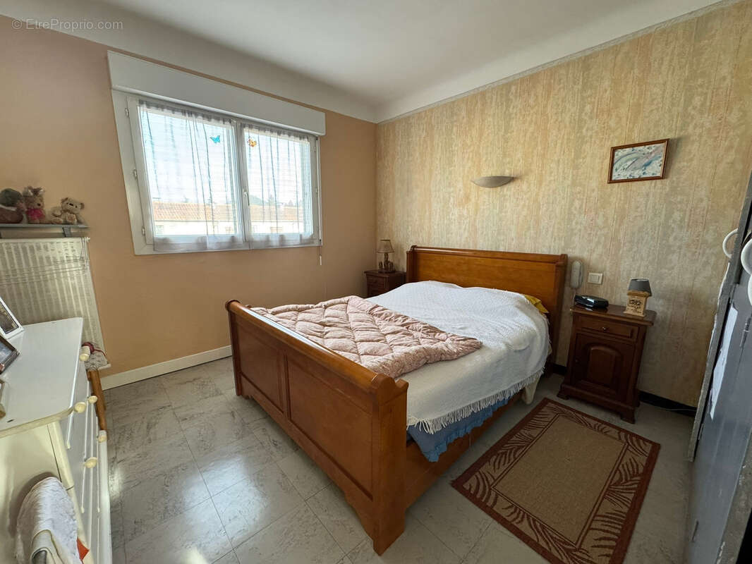 Maison à ONET-LE-CHATEAU