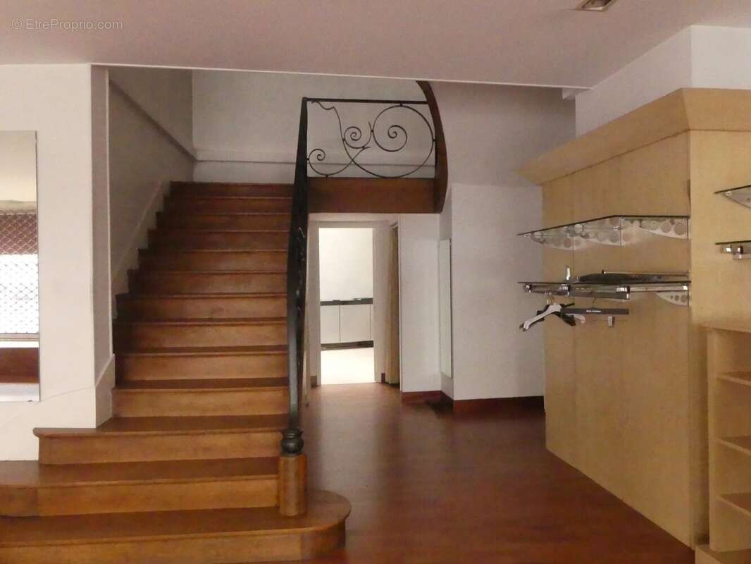 Commerce à LE CREUSOT