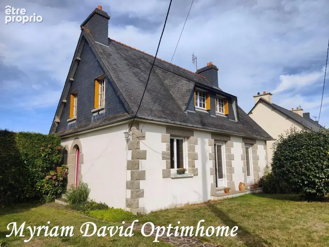 Maison à PLOUGUERNEVEL