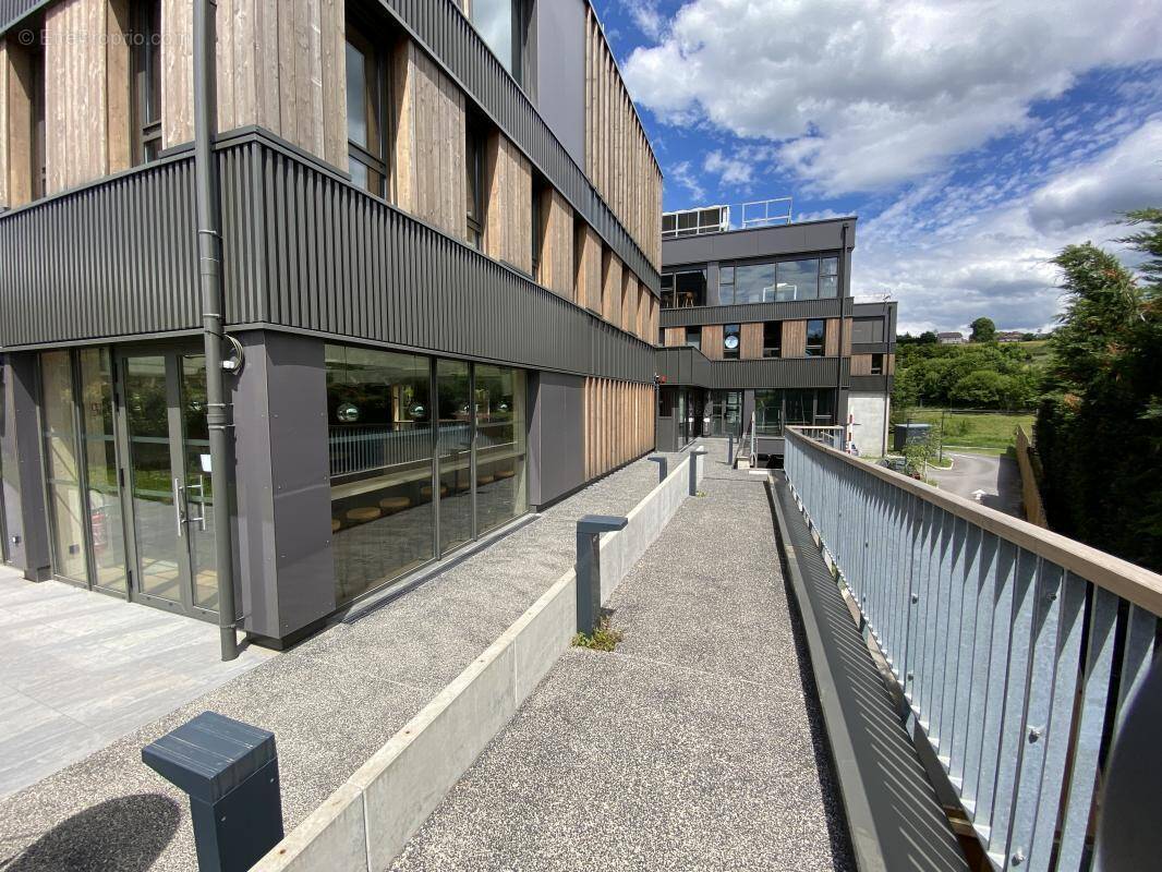 Commerce à ALLONZIER-LA-CAILLE