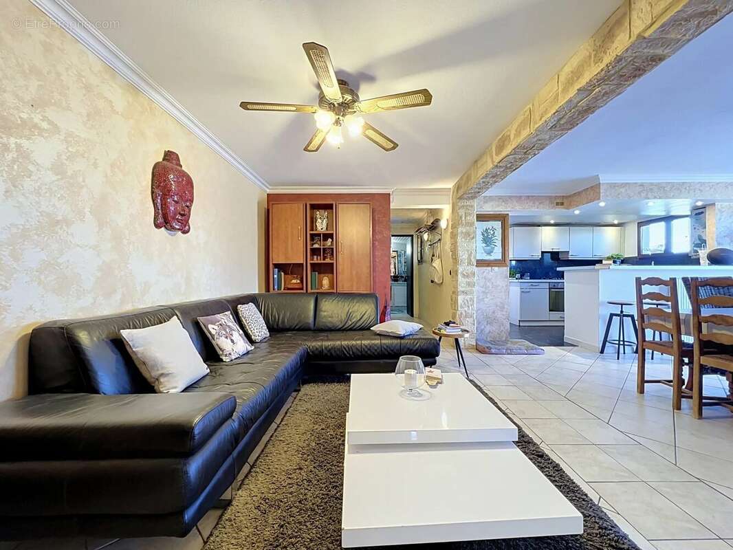 Appartement à VALLAURIS