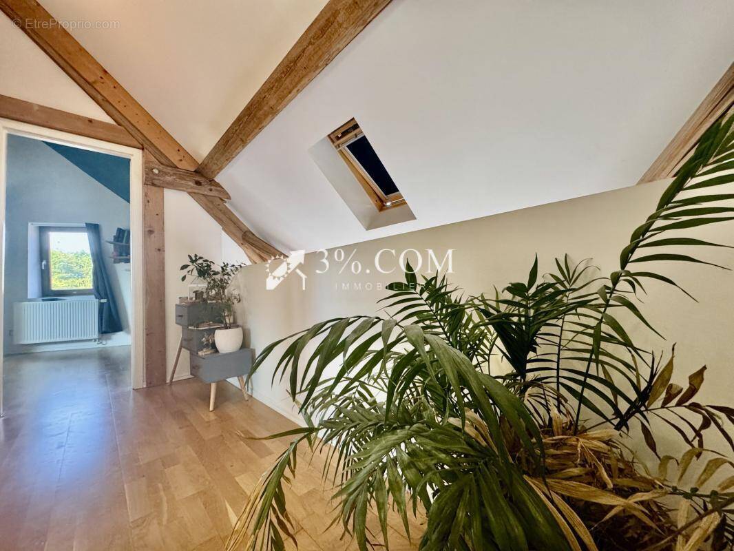 3%COM Très beau F4 en duplex avec terrasse - photo 5