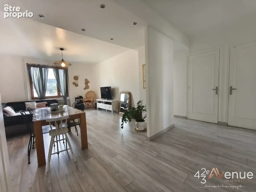 Appartement 4 pièces 97 m² à vendre à Saint-Etienne (42000) - photo 2