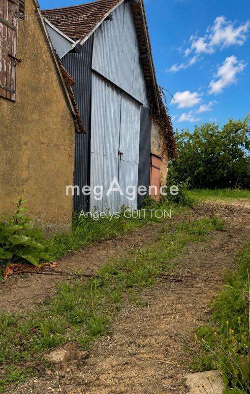 Fermette au bout d'une impasse, 12 minutes du Mans, terrain 3800 m² - photo 10