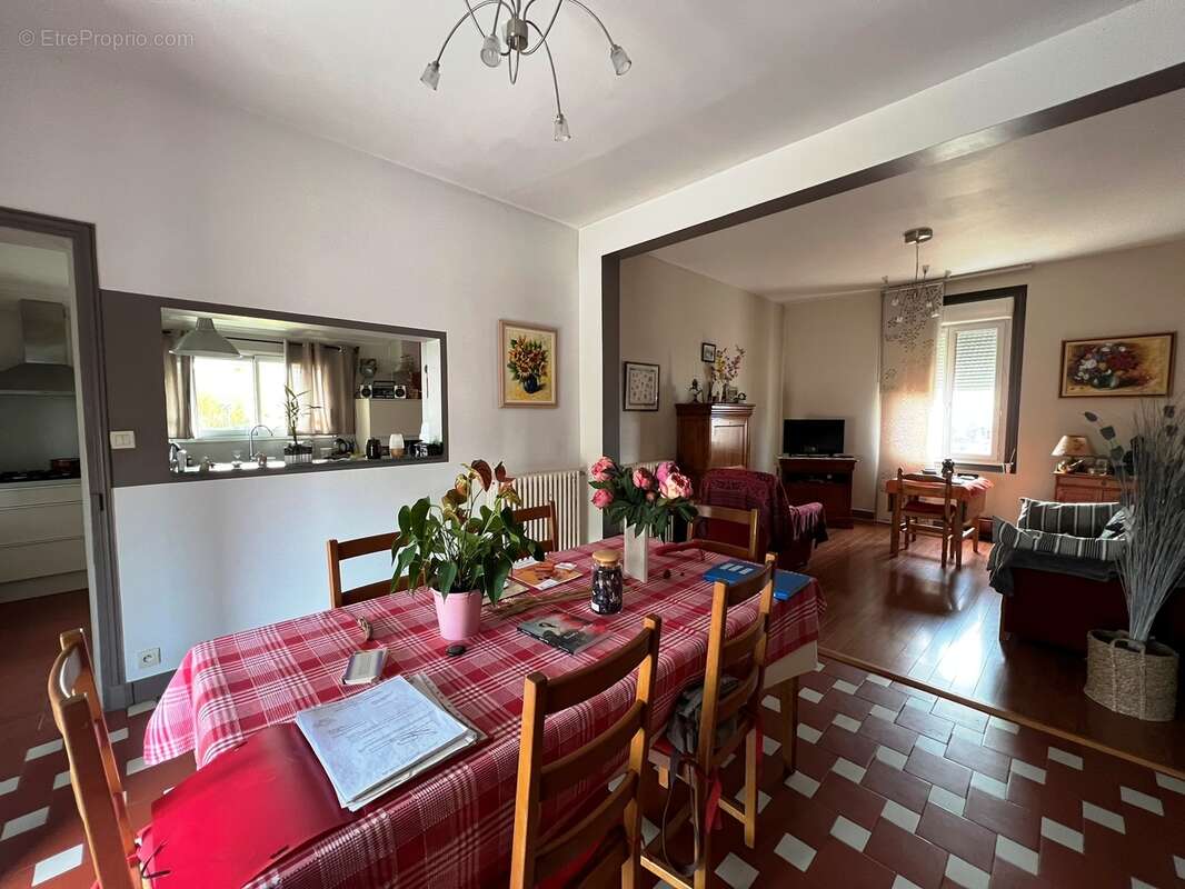 Maison à COUTRAS
