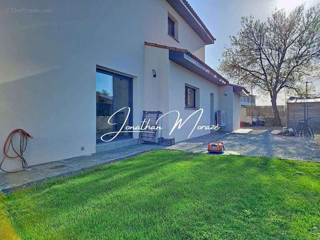 Maison à PEZILLA-LA-RIVIERE