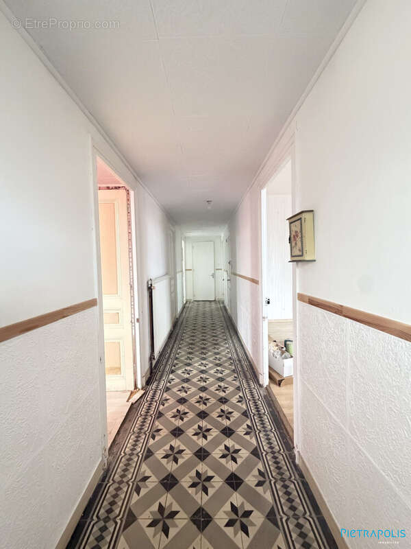 Maison 114 m² à Saint-Ambreuil  - photo 6
