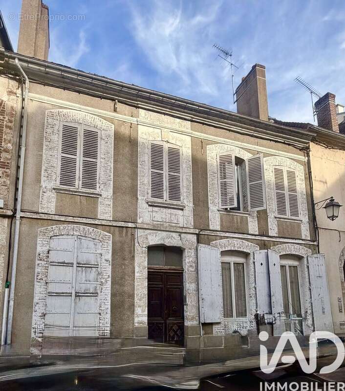 Appartement 200 m² à Sens  - photo 3