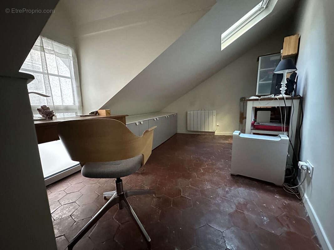 Commerce à PARIS-9E