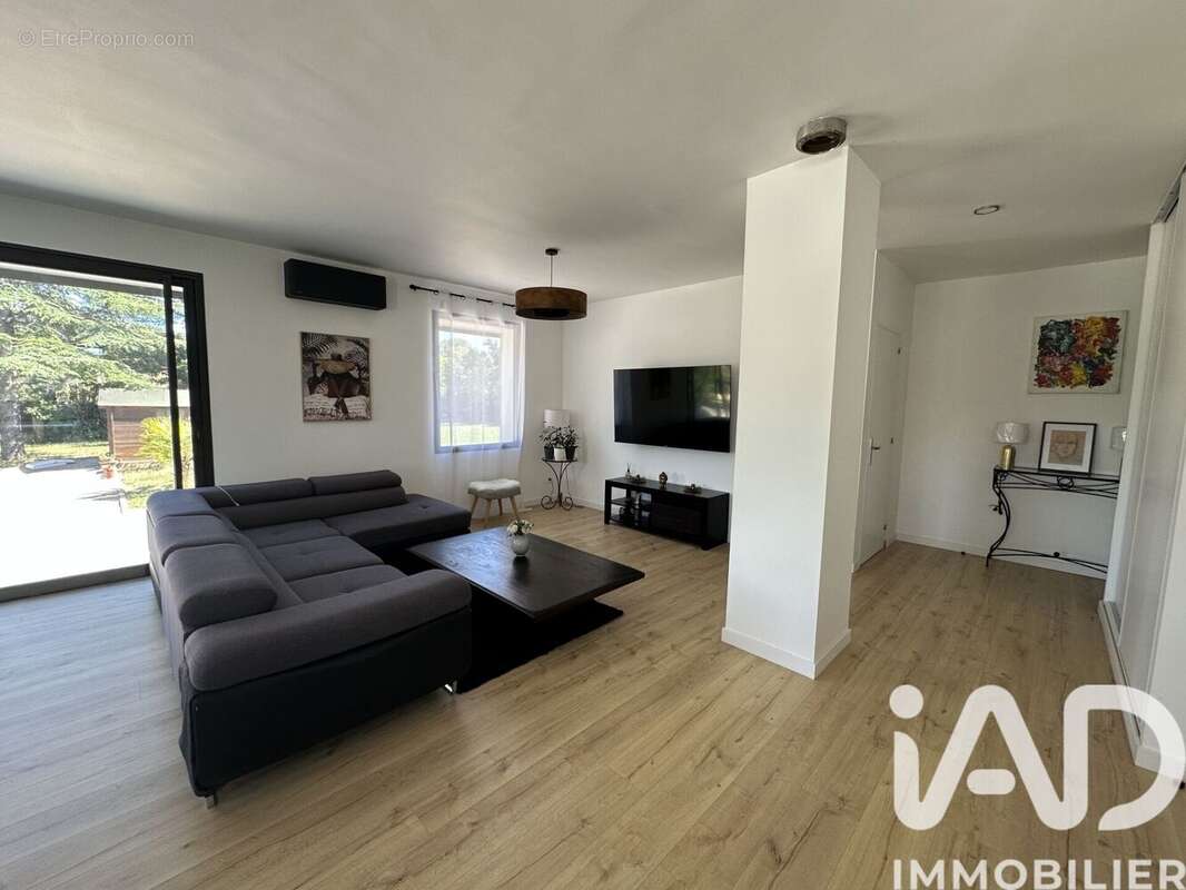 Photo 6 - Maison à LE MUY