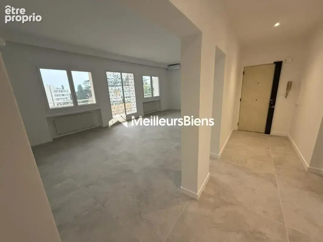 Cannes-Maréchal Juin : 3-4 pièces rénové atypique, jardin et terrasse - photo 4