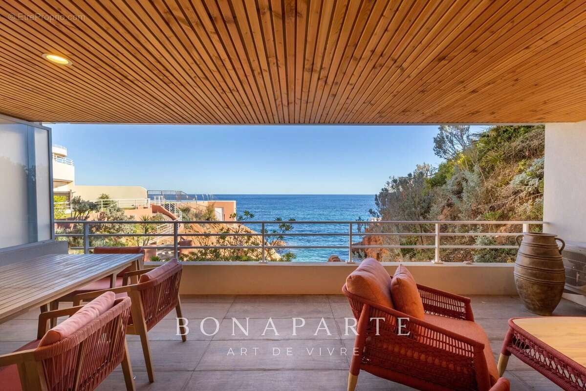 VUE MER PANORAMIQUE : Appartement T2 d’exception de 52 m² pieds dans l’eau - photo 7