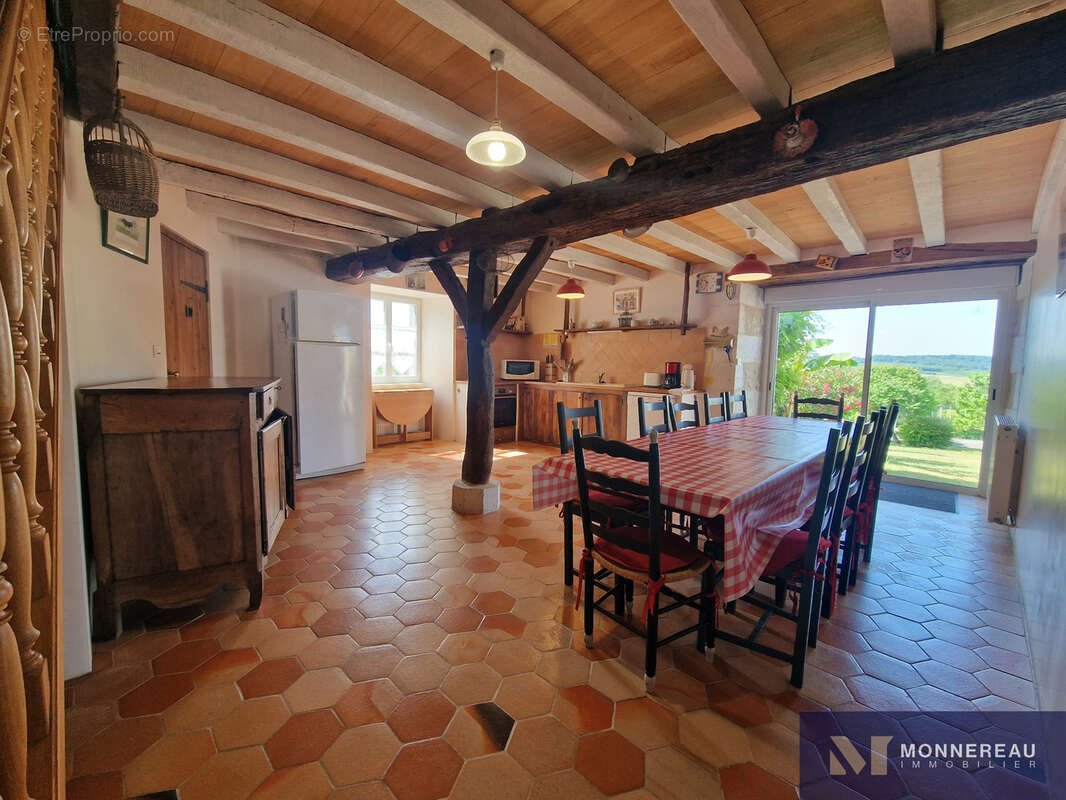 Maison à MONTMOREAU-SAINT-CYBARD