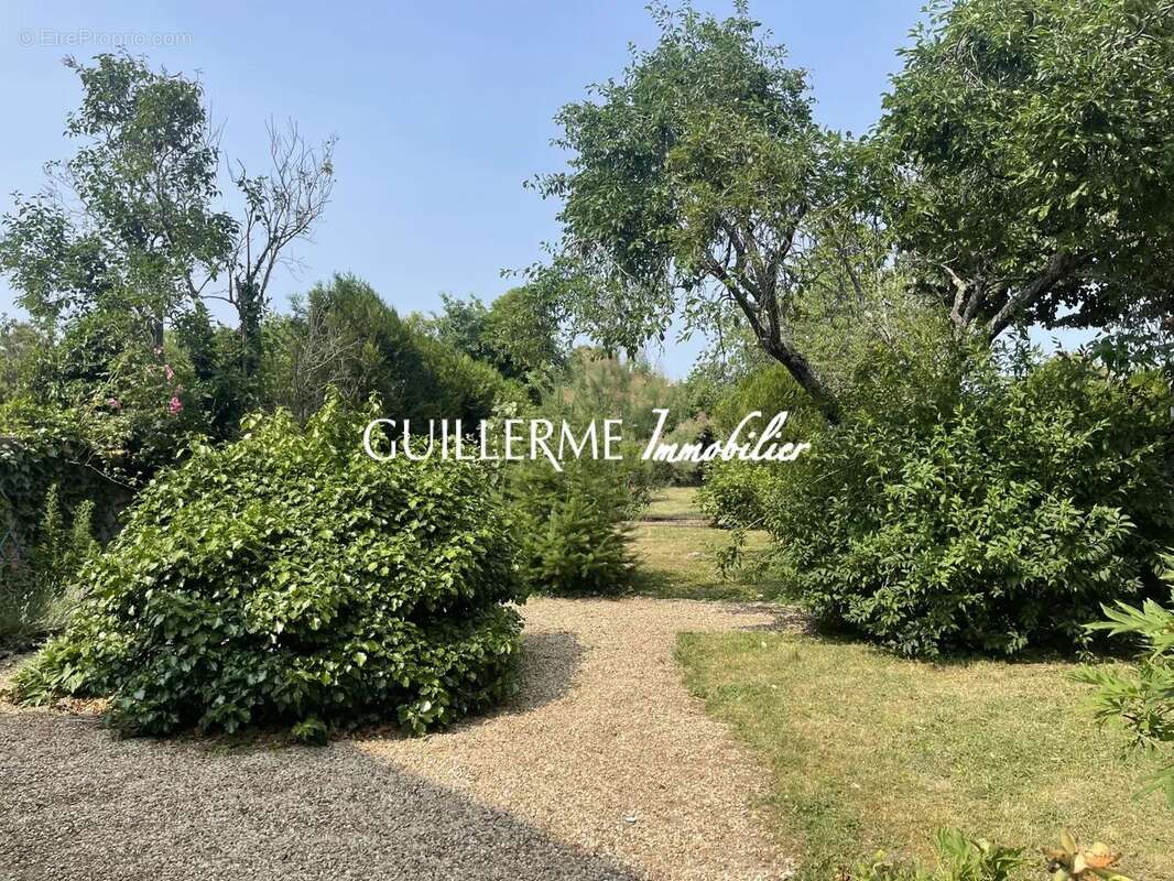 Immeuble en pierre, coeur de village, idéal investisseur - photo 24