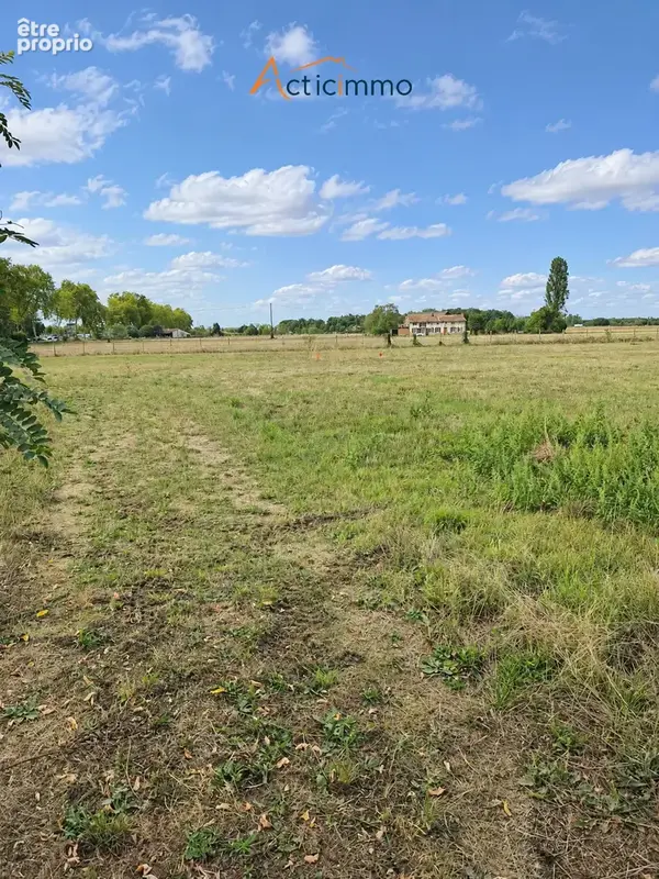 CARBONNE - Terrain constructible de 2048 m2 - photo 2
