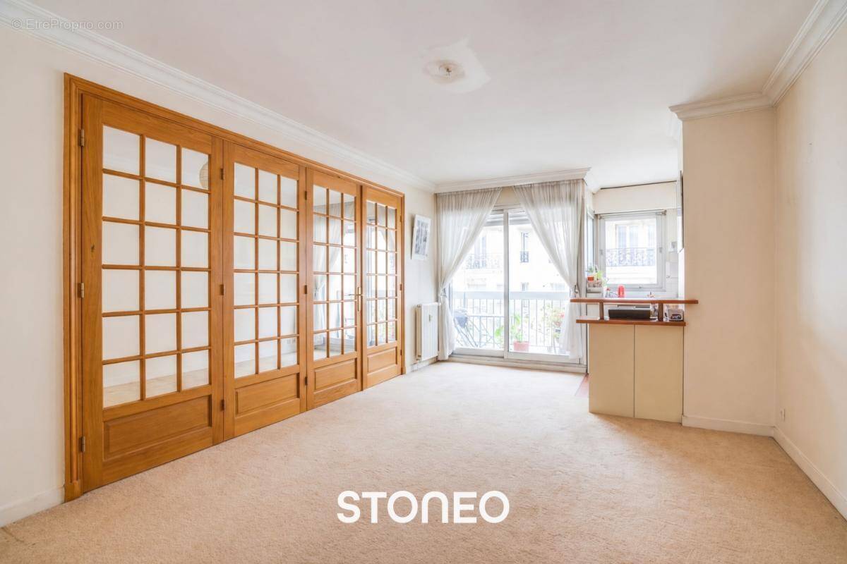 Appartement à PARIS-16E