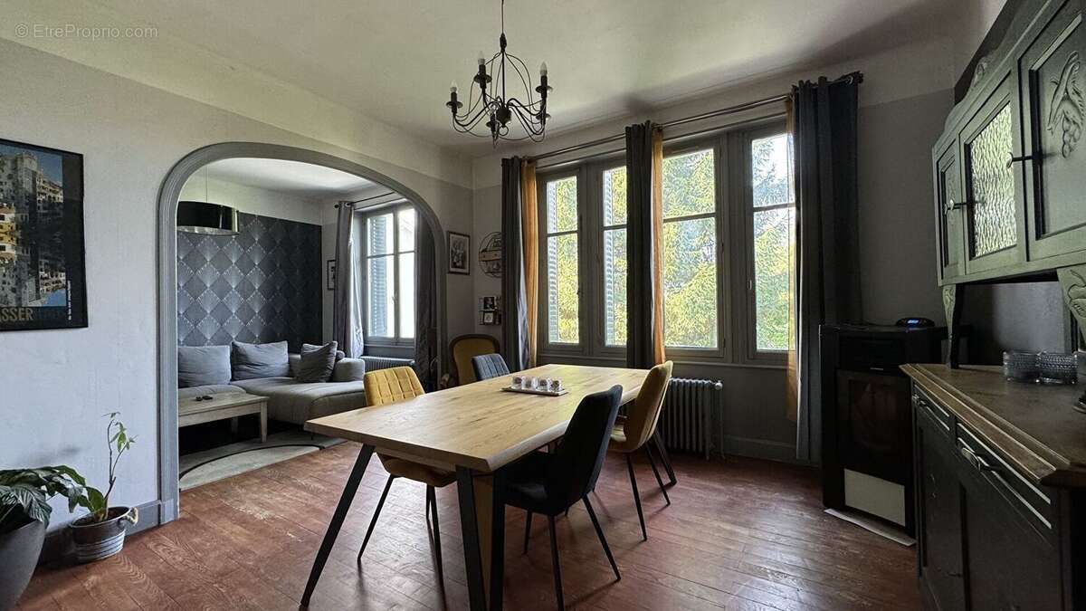 Maison familiale de 150 m² avec piscine et grand terrain, sans vis-à -vis à  Puy-Guillaume - photo 3