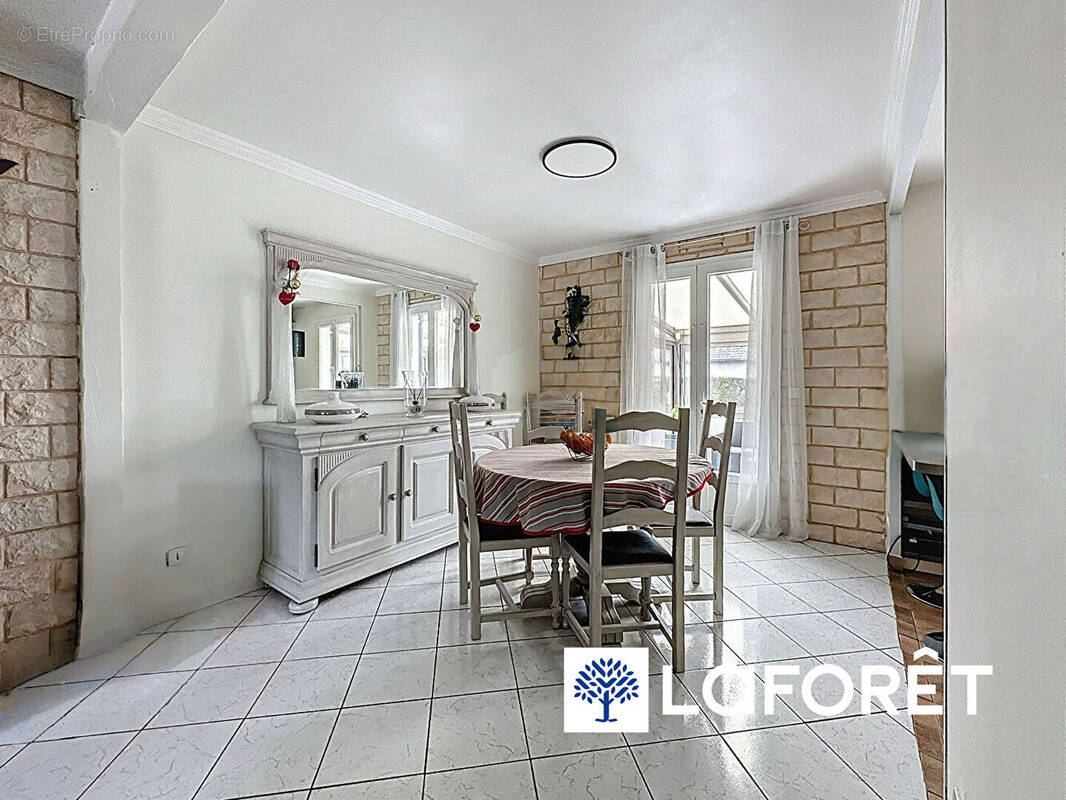 Maison à CHAUCONIN-NEUFMONTIERS