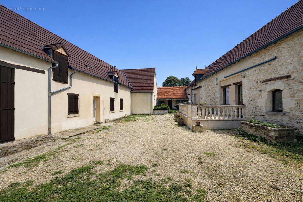 Maison Ecueille 7 pièce(s) 137 m2 - photo 2