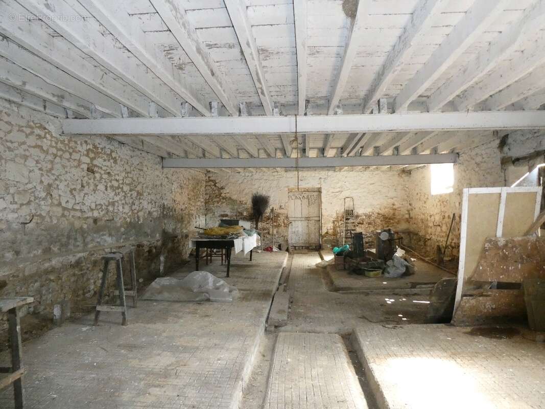 Maison à AMBRIERES-LES-VALLEES