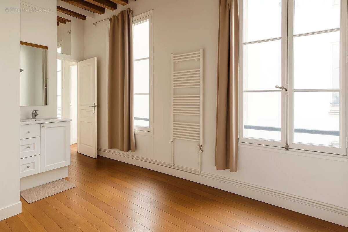 Appartement à PARIS-3E