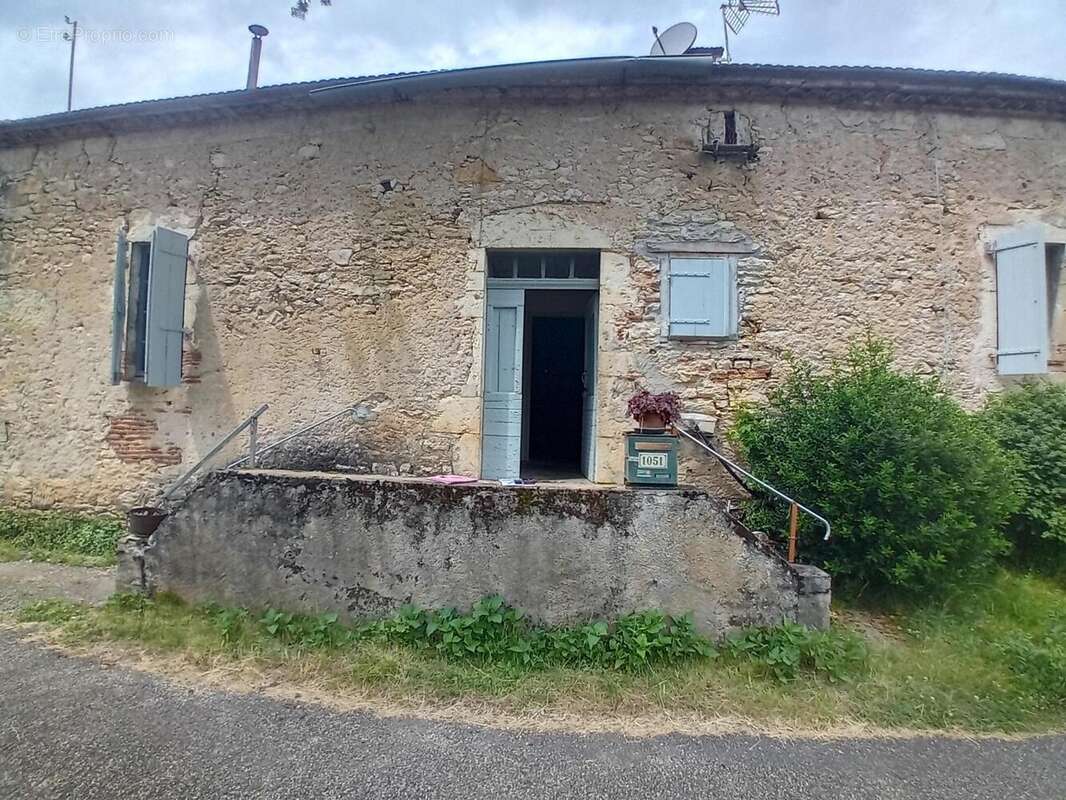 Facade - Maison à SAINT-PIERRE-LAFEUILLE