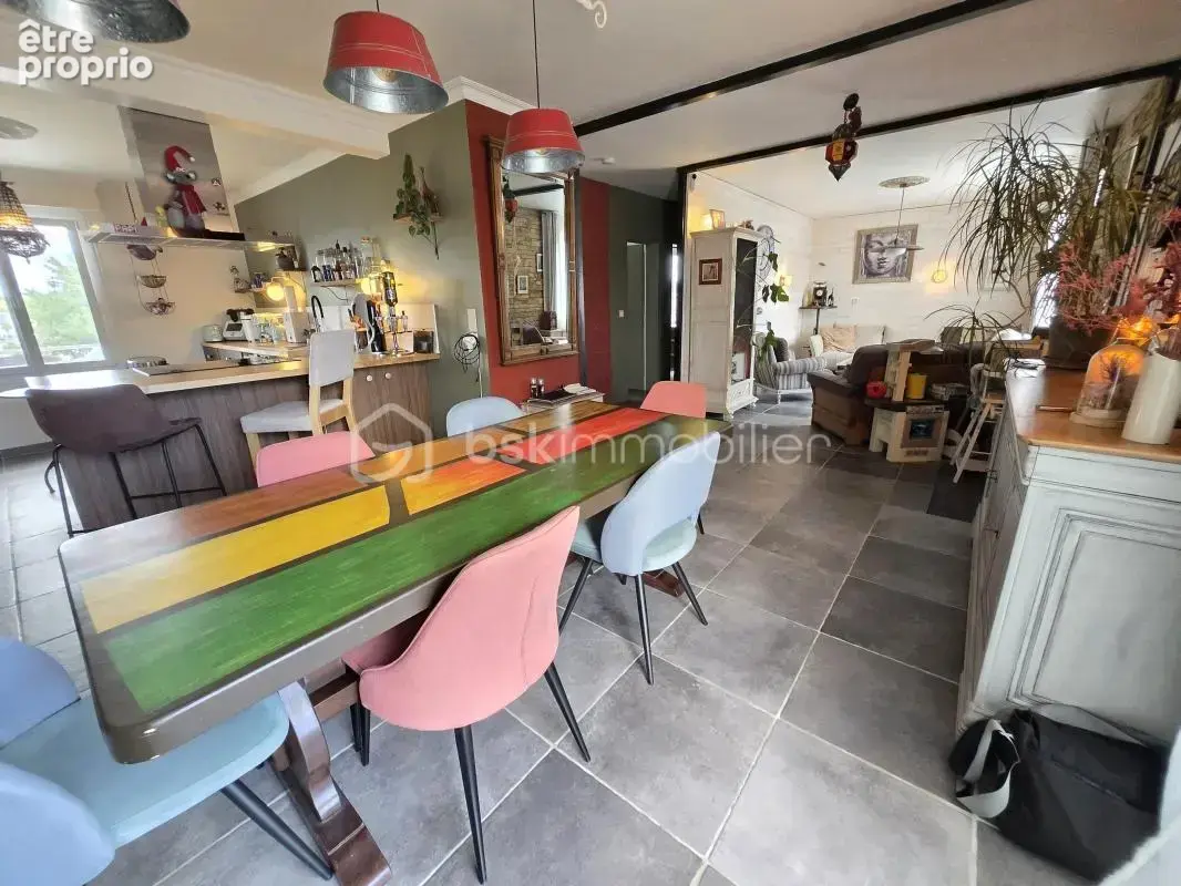 Une maison familiale aux beaux volumes, avec terrain et sous-sol complet - photo 2