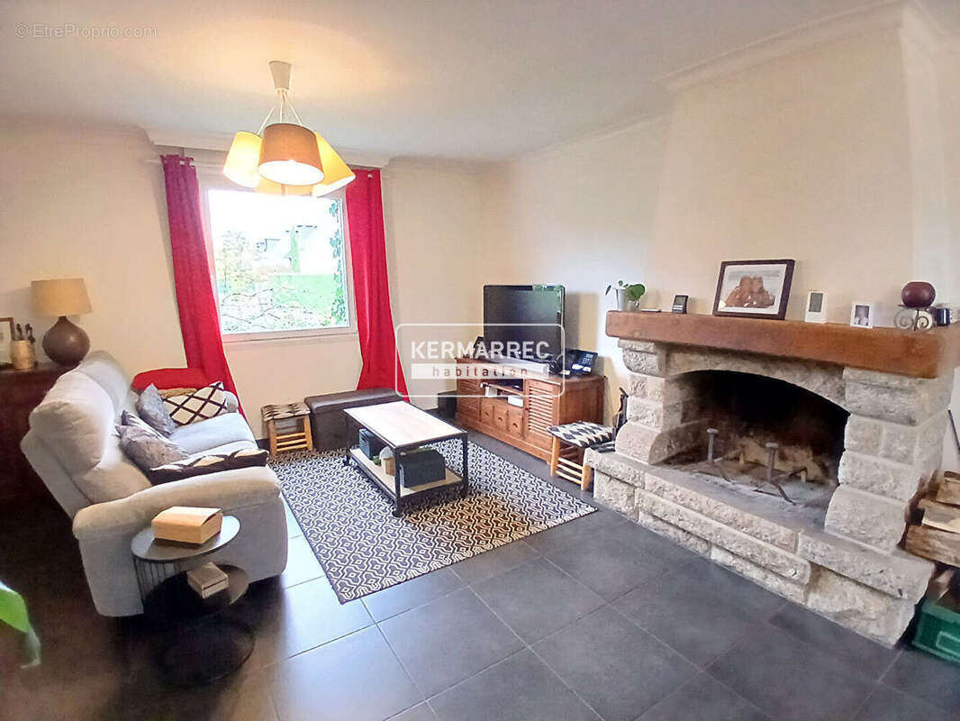 Maison à LA CHAPELLE-DES-FOUGERETZ