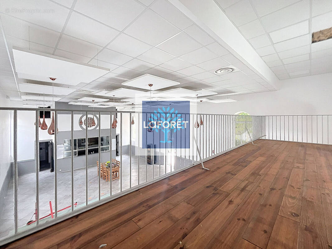 Commerce à ETAULIERS