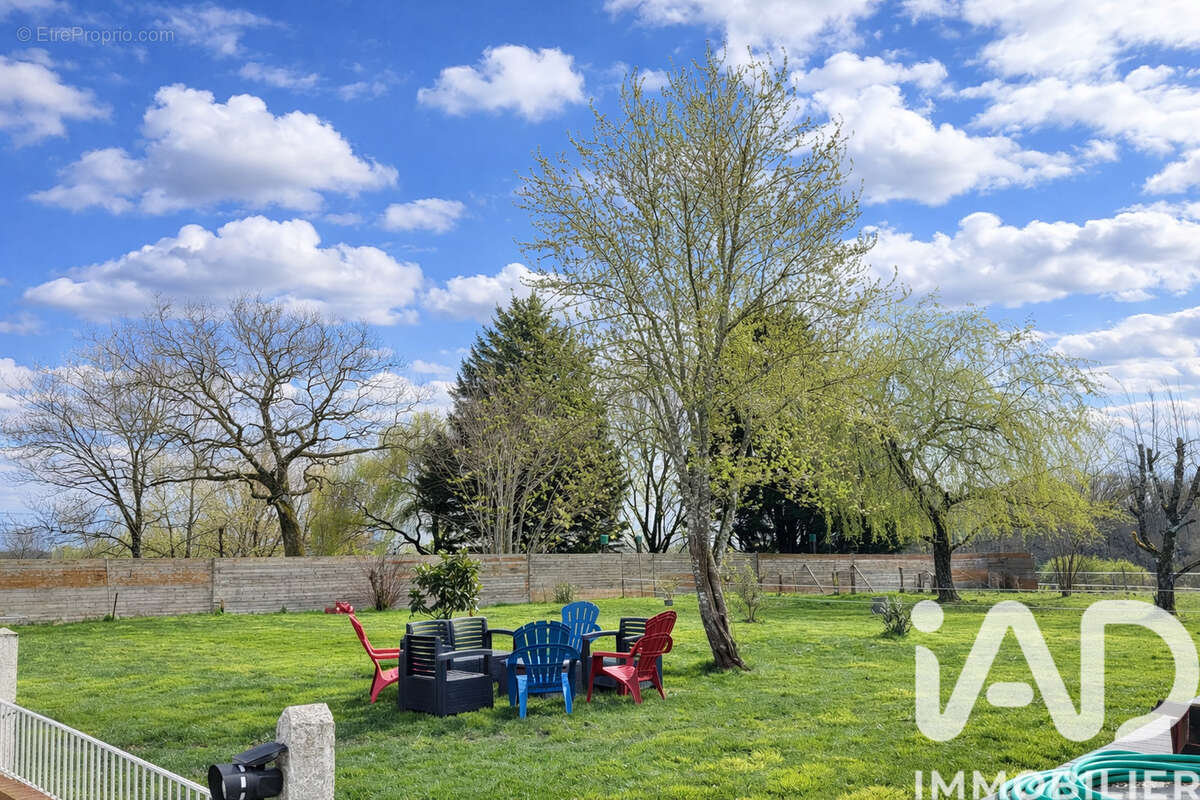 Maison 140 m² à Polignac  - photo 2
