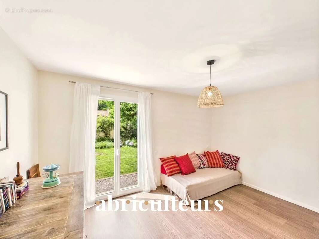 Maison à MORTAGNE-SUR-GIRONDE