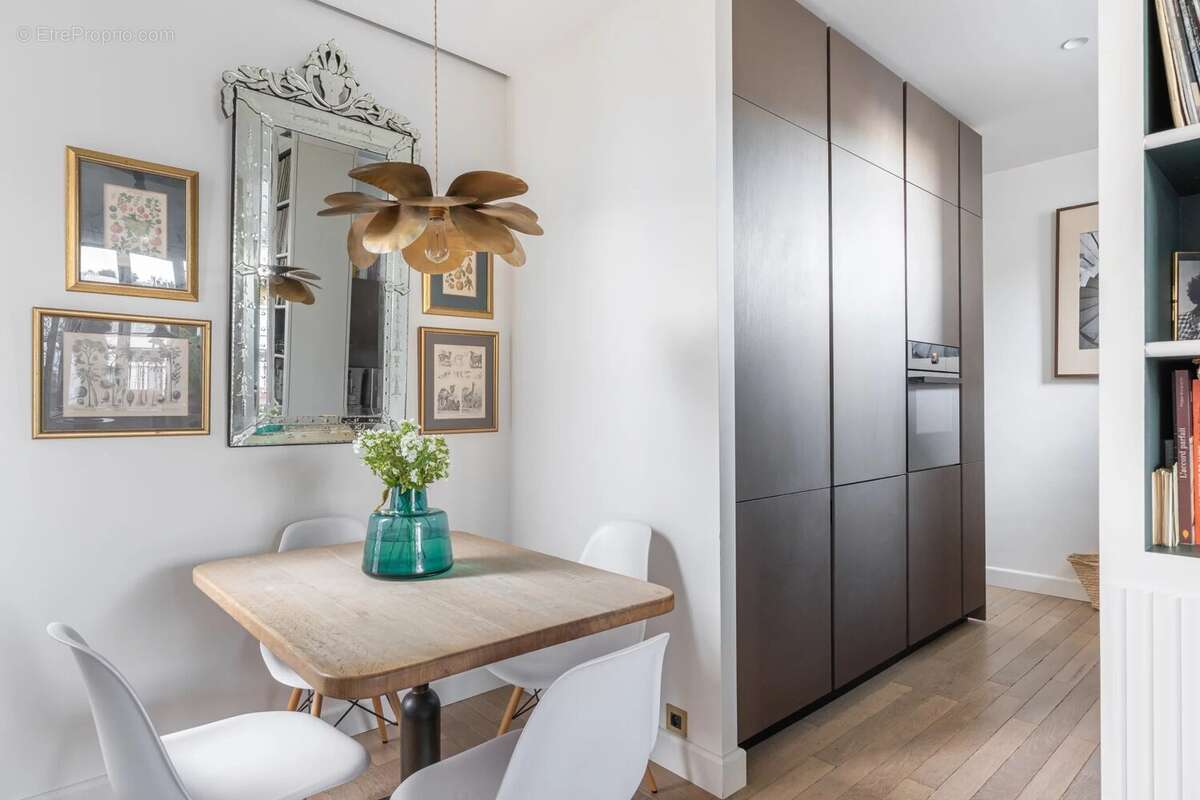 Appartement à PARIS-16E