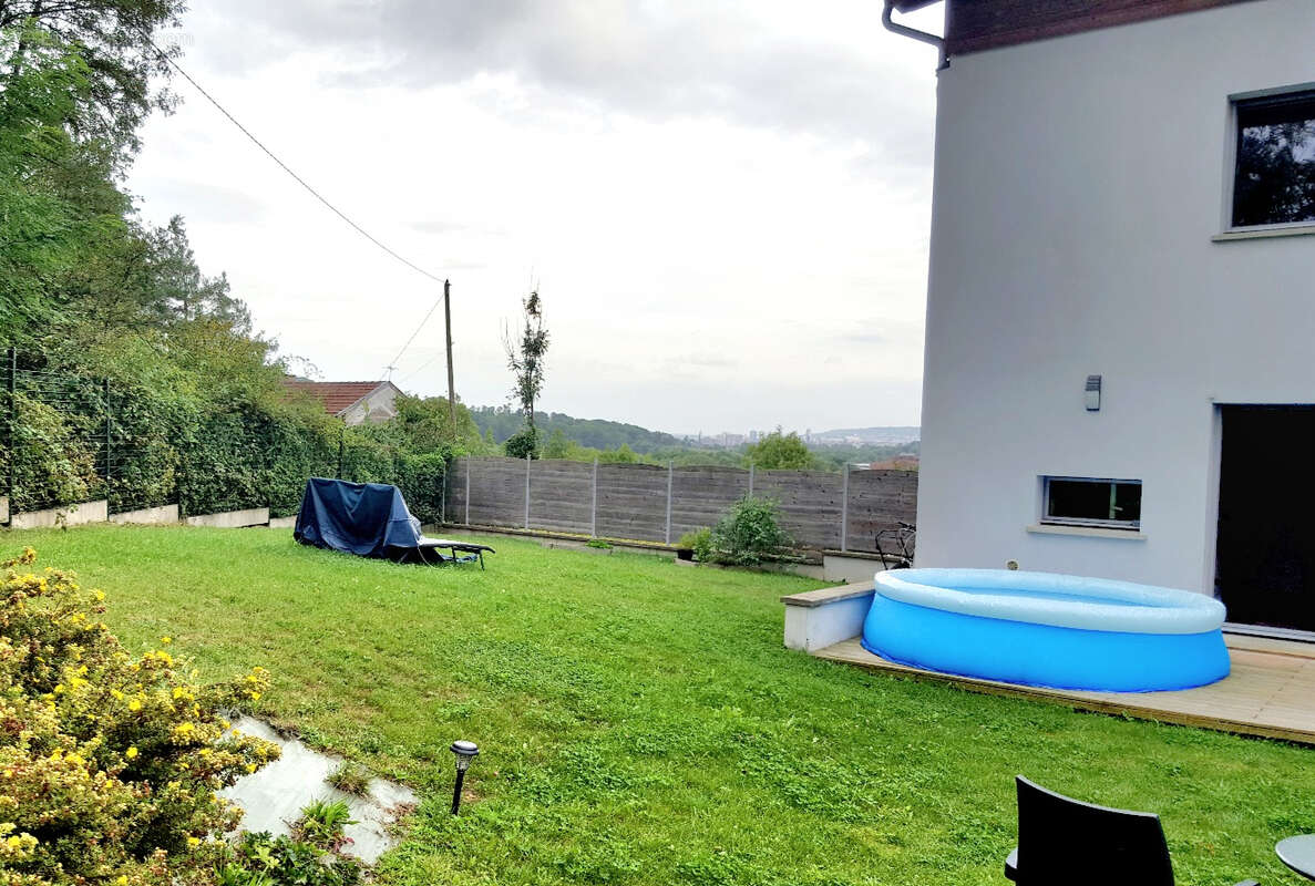 Appartement à LAY-SAINT-CHRISTOPHE