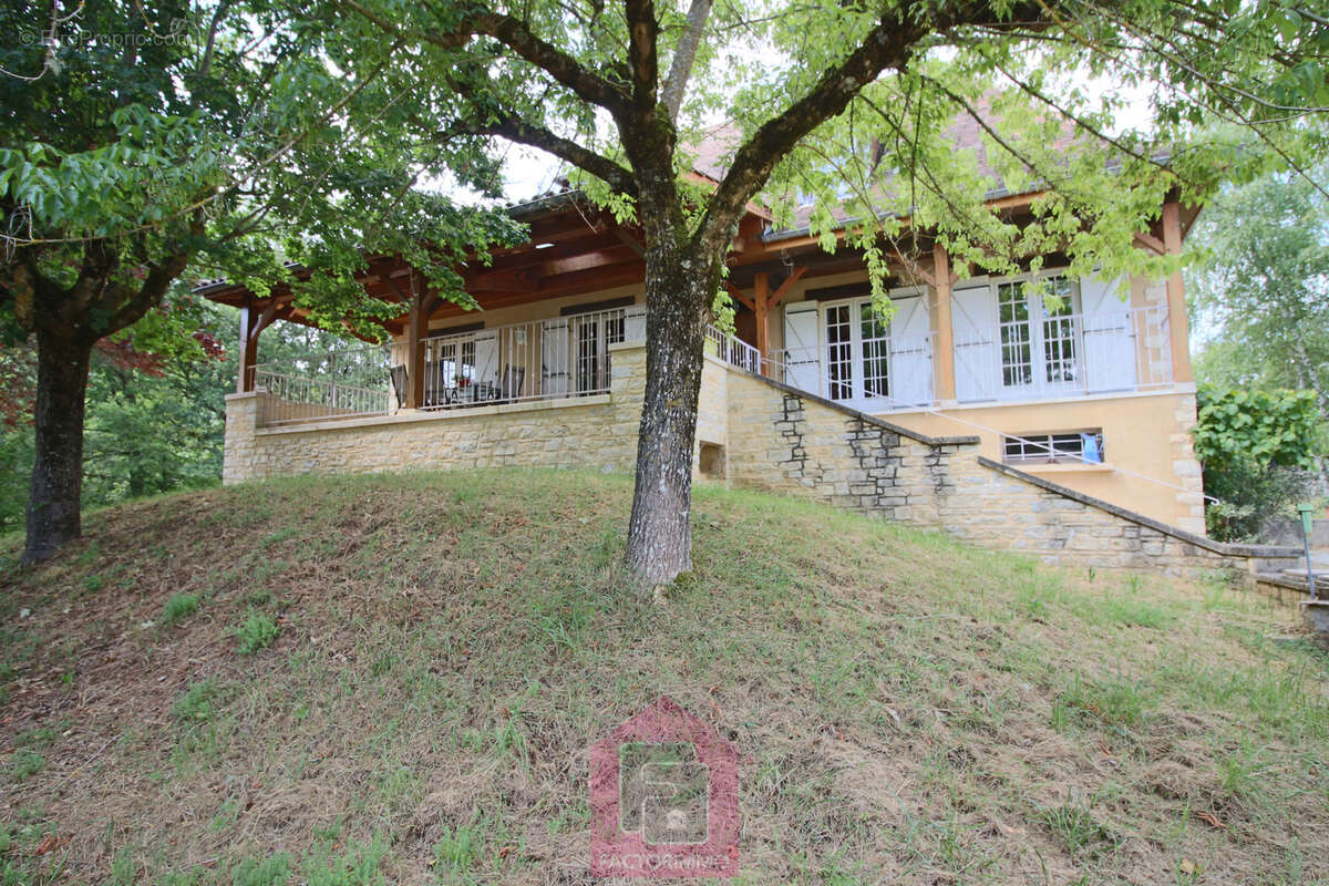 Maison familiale aux abords de Prayssac   Grand terrain et beau potentiel à exploiter ! - photo 5