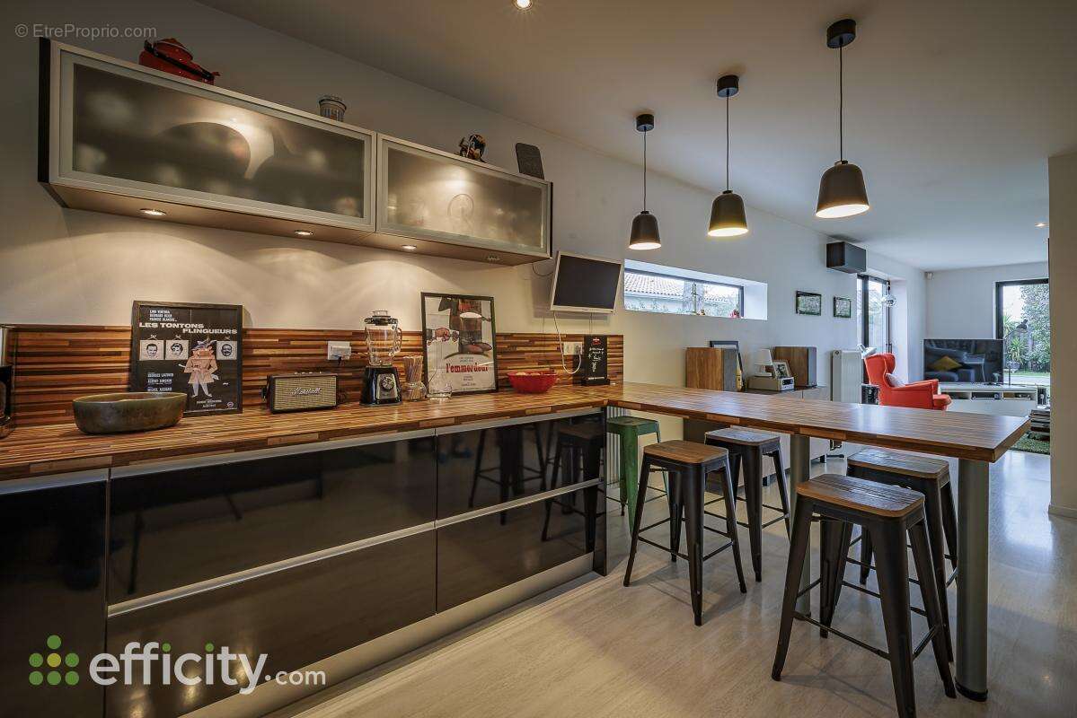 Maison à AMBARES-ET-LAGRAVE