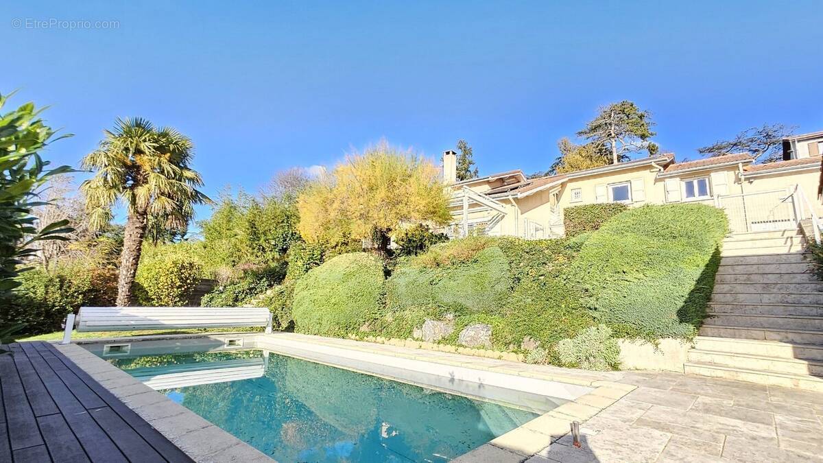 Maison à SAINT-PRIEST-EN-JAREZ